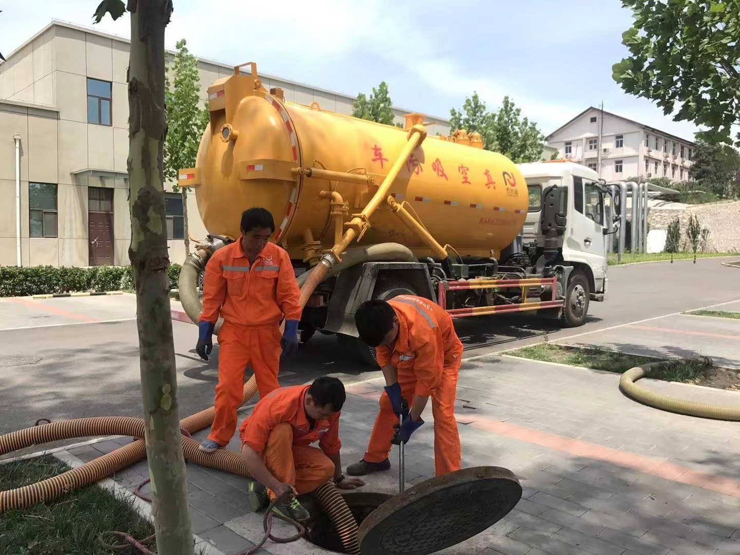临夏市化粪池清理与5-8吨吸粪车施工效率分析